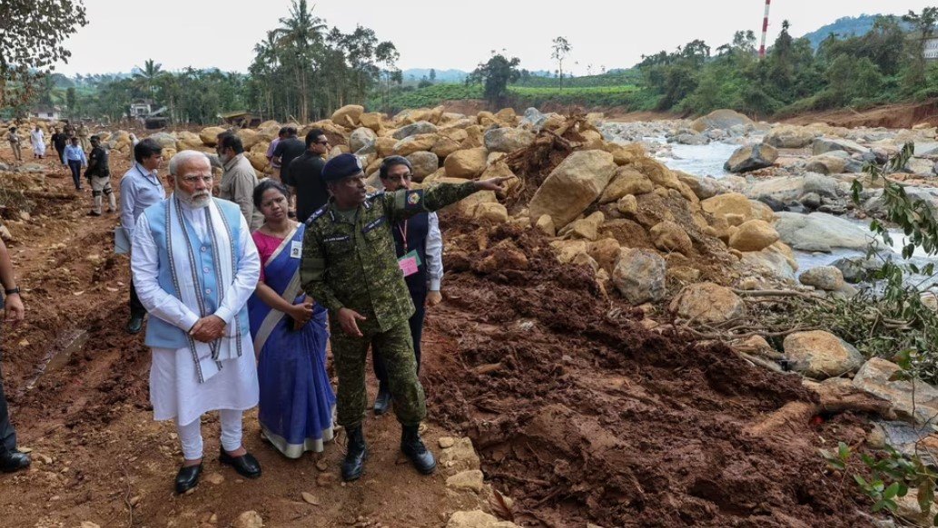 PM Modi visits Wayanad, Surveys landslide damage and meets survivors Markable news